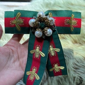 GUCCI Ribbon Web Bow Bee Pearls and Crystals Brooch in Red Green.